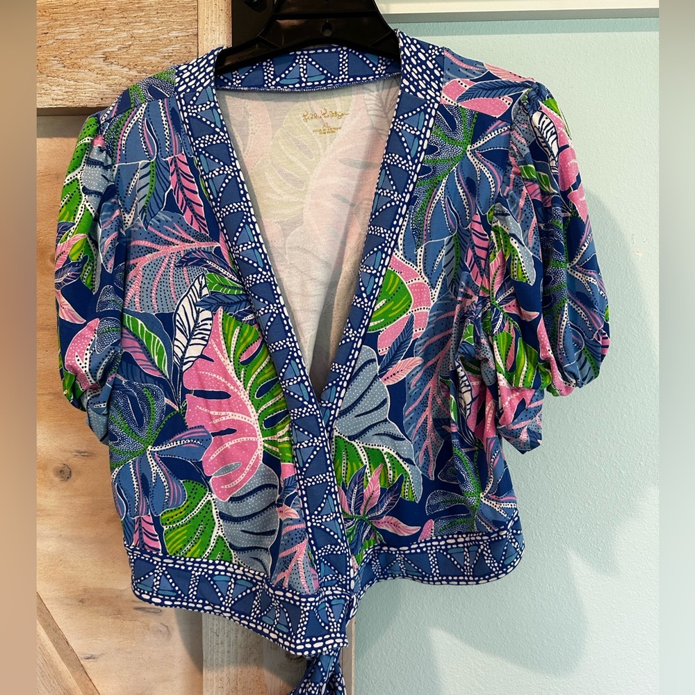 Lily Pulitzer wrap around top. Size XL